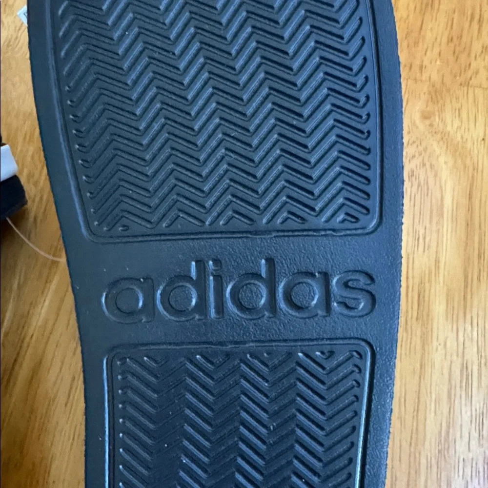 🎁 NWT Adidas Adillete Black and White Slides Sandals Shoes 4 Unisex Boy Girl